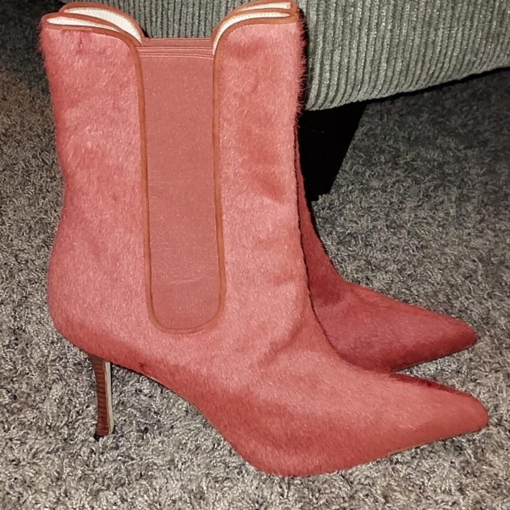 MANOLO BLANIK EUC red CALF HAIR FUR  booties EU 38.5